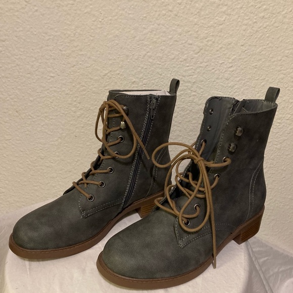 Maurices Shoes - NWT Maurices 9M dark mottled grey lace up ankle boots